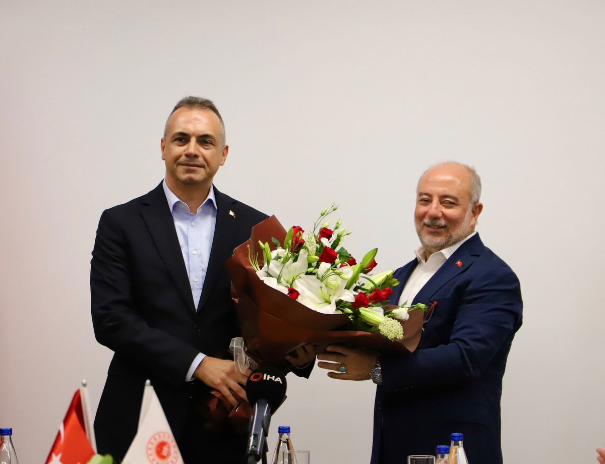 hm_guner's tweet photo. Devlet büyüklerimizin tensipleriyle 2018 yılında başladığım İstanbul İl Müdürlüğü görevini bugün itibarıyla devretmiş bulunuyorum. 

Bu değerli görevi devralan yeni İl Müdürümüz @MEjderBatur’a hayırlı olmasını diliyorum. https://t.co/weQ3DssdMg