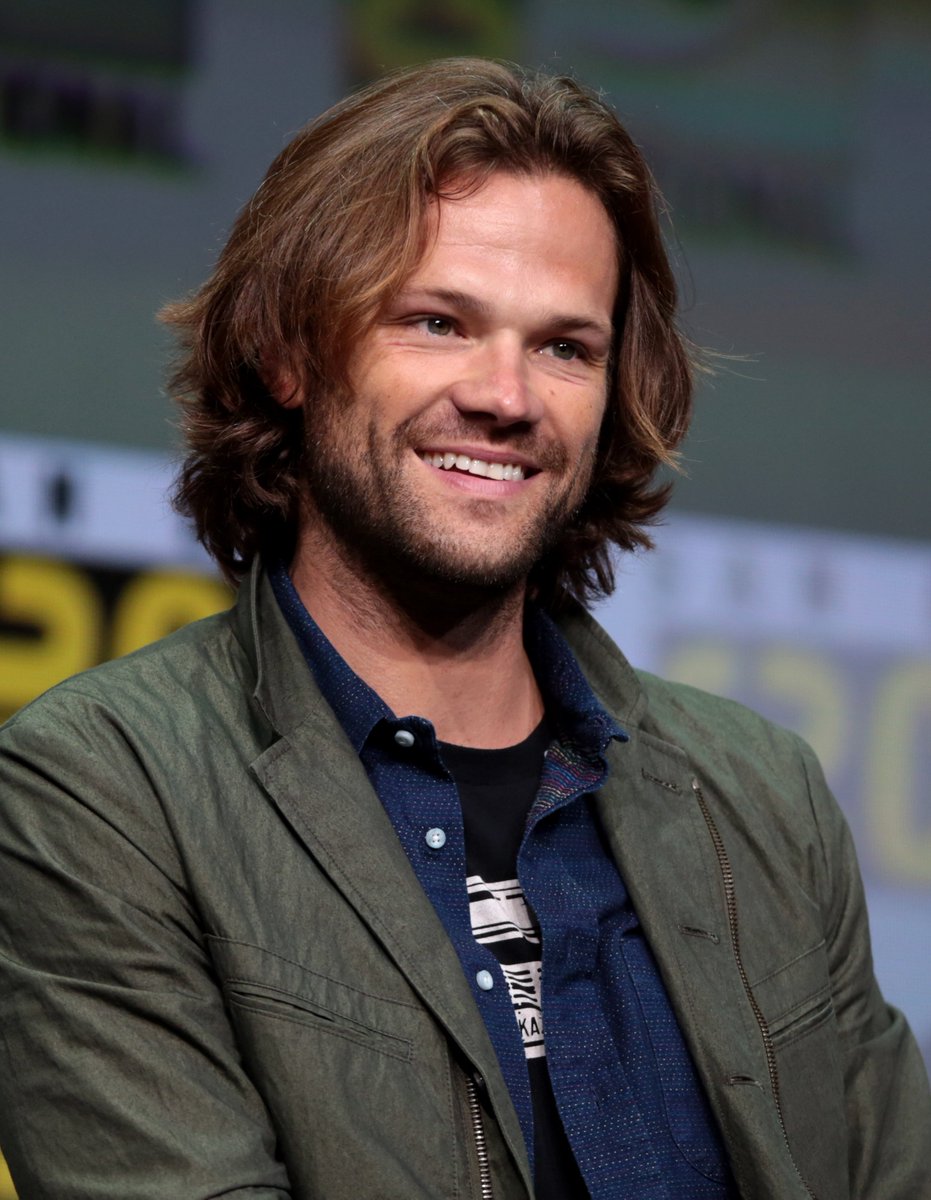 Hoje o reizinho Jared Padalecki completa 42 aninhos. Feliz aniversário <a href="/jarpad/">Jared Padalecki</a>! 🥳🎉