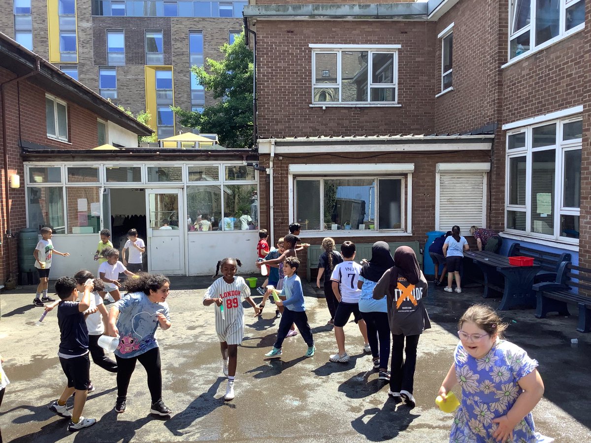 Perfect weather for Year 3’s Pom Pom prize water fight!