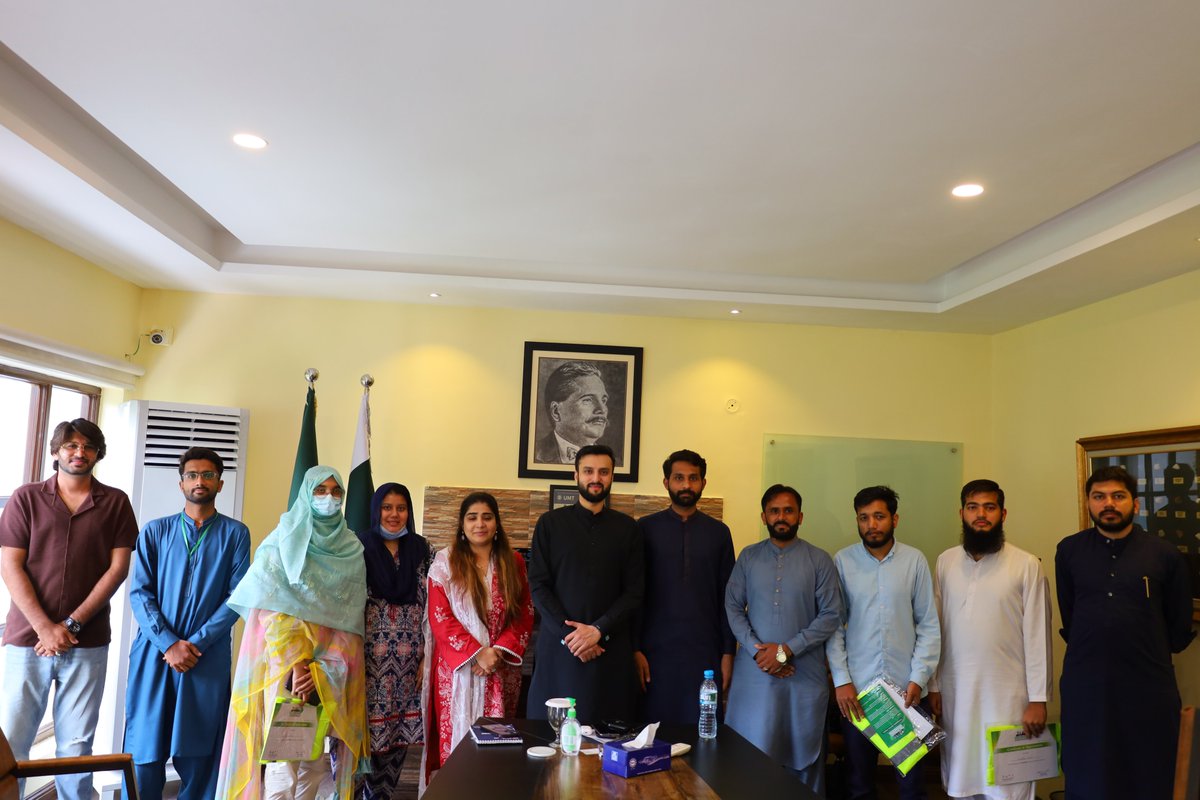 FocalPersonVLG's tweet photo. VLG Founder Ibrahim Hasan Murad recently met with a VLG member of the District Lahore. Ibrahim Hasan Murad has appreciated their efforts to improve community services with certificates and VLG kits to them.
#TeamIHM #VLG #volunteers #pakistansleadingvolunteer #JoinVLG https://t.co/2BFTD8RtRE