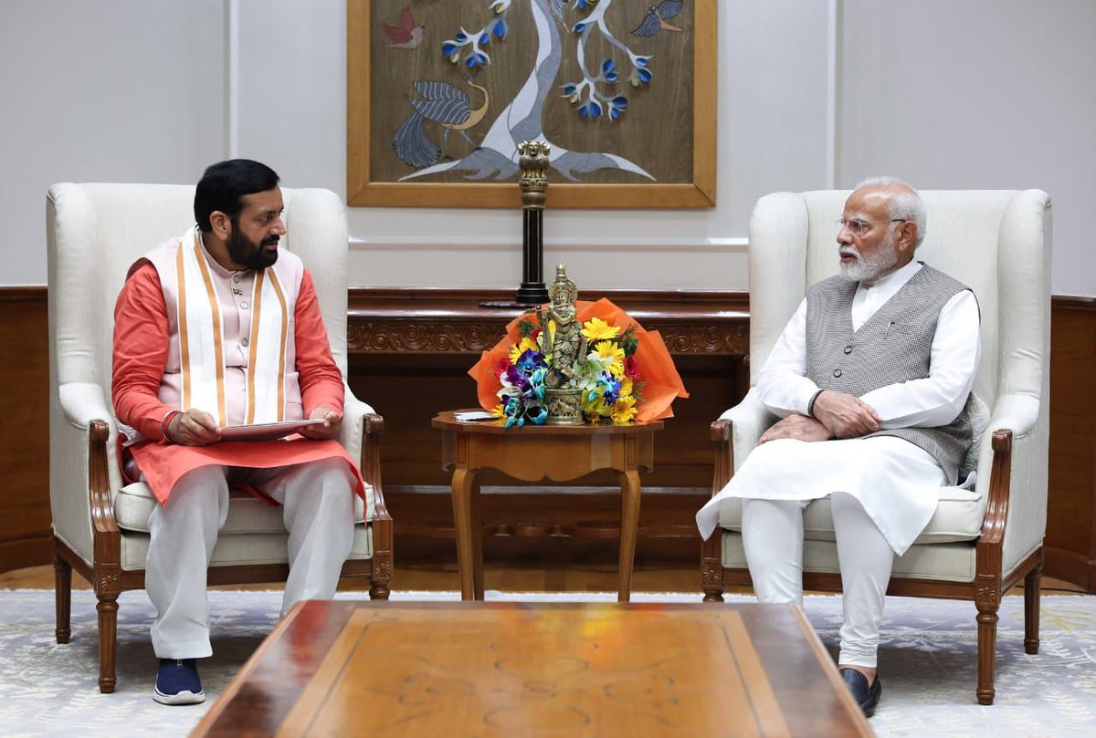 BharatRaftarTV's tweet image. हरियाणा के सीएम नायब सिंह सैनी ने पीएम नरेंद्र मोदी से की मुलाकात..
#narendra_modi #narendermodi #PMModiSecurity 
@narendramodi