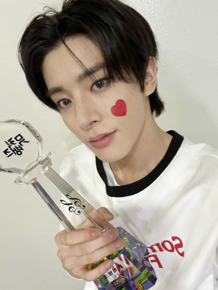 [ #제이크’s Post ] 240719

#JAKE: Thank you so much for Music Bank first place ❤️❤️

<a href="/ENHYPEN_members/">ENHYPEN</a> <a href="/ENHYPEN/">ENHYPEN OFFICIAL</a> #ENHYPEN #엔하이픈