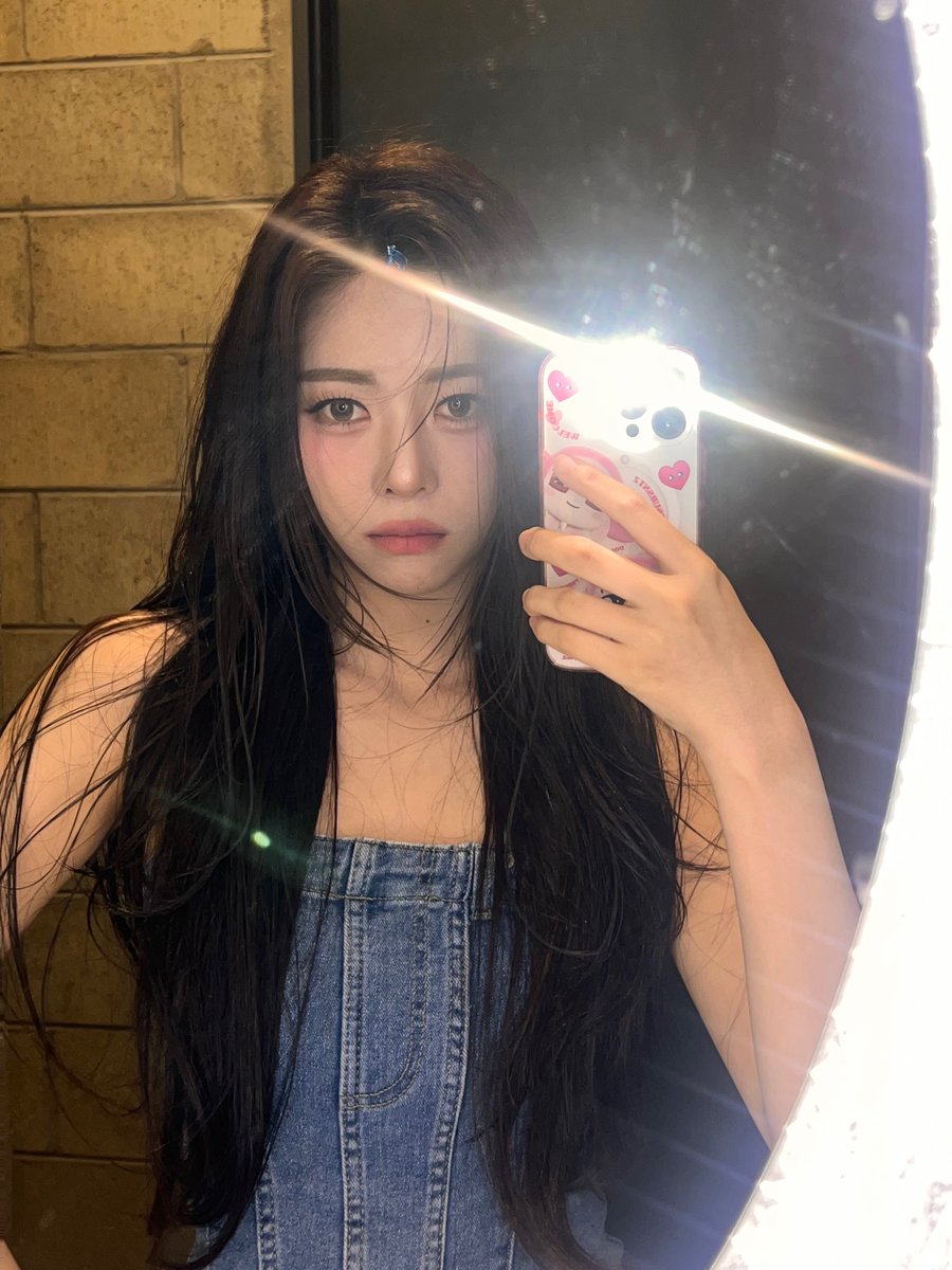 triplescosmos's tweet photo. Wet

#tripleS #트리플에스
#DaHyun #다현 https://t.co/TdfIyW89A5