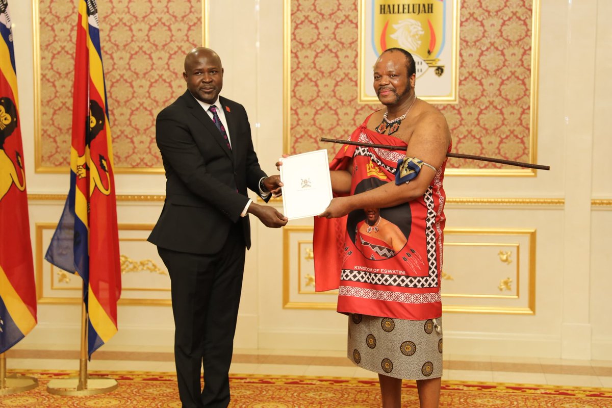 UgEmbassySA's tweet photo. His Majesty King Mswati III yesterday received Letters of Credence from the new High Commissioner of the Republic of Uganda to the Kingdom of Eswatini H.E Paul Amoru at Lozitha Royal Palace. His Majesty assured the new High Commissioners of Eswatini’s support towards the strengthening of cooperation with their respective countries. Amb. Amoru conveyed warm regards from His Excellency @KagutaMuseveni to His Majesty, who assured Uganda of Eswatini's continued friendship and support. He expressed Uganda's gratitude to the Kingdom of Eswatini for their delegation's presence at the recent NAM and G77 + China summits held in Kampala. His Majesty congratulated Uganda for successfully hosting the recent two summits, noting that the declaration made during the NAM Summit represented our shared aspirations and emphasised that collaboration between the two sister countries. Amb. Amoru was accompanied by Honorary Consul, Mr. Tobias Kamugisha, Mr. Richard Bob Opio from the Mission and Mr. Andrew Mukiibi of Federal Foods. Amb. Amoru presented fresh Ugandan pineapples from @FederalFoodsAF to His Majesty and pledged to focus on areas such as culture, tourism, agriculture, and trade. Both Uganda and Eswatini are dedicated to establishing a Joint Permanent Commission and a Joint Business Forum to enhance our partnership. Our shared goal is to achieve mutual growth and prosperity through our collaborative efforts. @EswatiniGovern1 @UgandaMFA