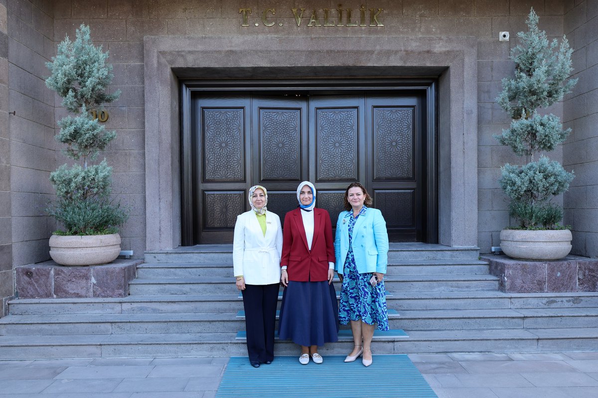 Hakimler ve Savcılar Kurulu (HSK) üyeleri Havvanur Yurtsever ve Aysel Demirel, Valimiz Doç. Dr. Kübra Güran Yiğitbaşı’nı ziyaret etti.