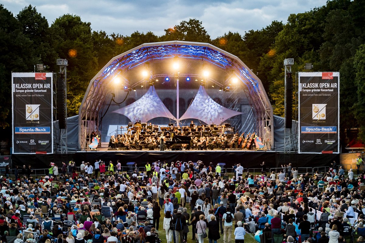 🎻Am Sonntag findet in #Nürnberg das Klassik Open Air der Staatsphilharmonie statt! Um 20 Uhr beginnt das kostenlose Konzert im Luitpoldhain. In diesem Gebiet müssen wir teilweise die Straßen sperren und empfehlen eine Anreise mit dem ÖPNV oder dem Rad: go.nuernberg.de/2c2L52Lv
