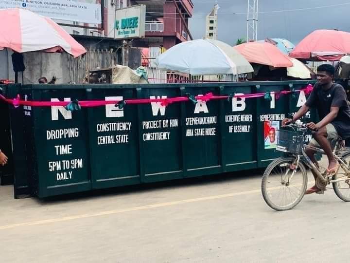 ucheaguoru's tweet photo. To mark his one year in office an Abia State LP Lawmaker, Hon. Chionye Stephen Akachukwu, Member Representing Aba Central State Constituency Commissions Waste Buckets As Constituency Project. 

Let's enjoy the cruise, Truly a new Abia is here... https://t.co/itoNVwUKUq