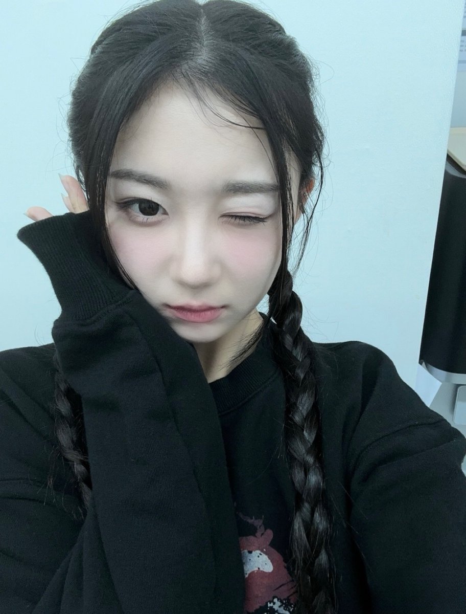 triplescosmos's tweet photo. 三つ編み오랜만에 したんだけど 넘 귀엽지아나??

#tripleS #트리플에스
#Kaede #카에데 https://t.co/jszjlu1jM3