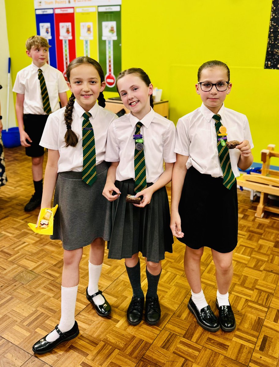 Tjmark78's tweet photo. @LockiesCPS our daughter and friends had a wonderful fairwell assembly today. Thanks to all the fantastic teachers, assistants, staff members and the best headmaster  in the business. Florence will miss you all, thanks for your support and memories, and thanks to all her friends https://t.co/gkOiRrdExC