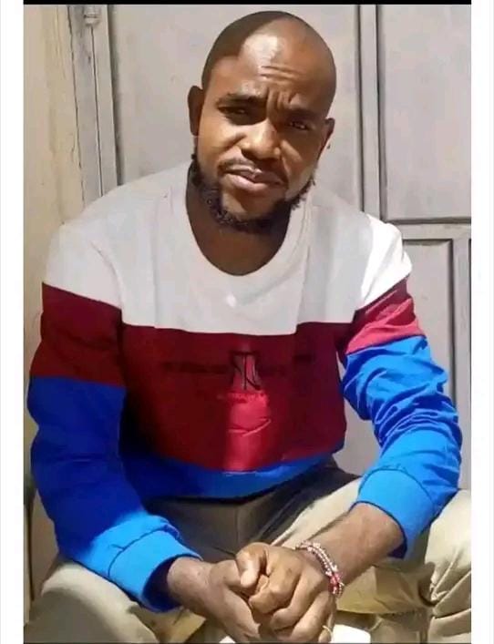 r_ozy362's tweet photo. saw this somewhere..
"He is called alex murich muthui,died two weeks ago and he used to stay in tassia nairobi. He was stonned to death at pipeline...."
Retweet to pass the message so that it reaches his family. 
#RutoMustGoNow 
#GenZPollRelease 
#OccupyCitizenTv 
#BitokMustGo https://t.co/xJ3FkhPihN
