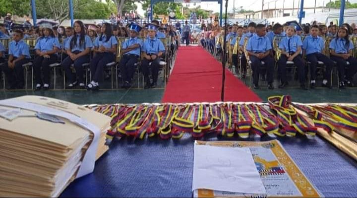 CDCEInfante's tweet photo. Algunas imagenes de lo que fue el acto de grado 2023-2024 de E.B.N.B. Carlos José Bello de Valle de la Pascua.
#6to
#PuebloVictorioso
@_LaAvanzadora
@NicolasMaduro https://t.co/mAtgB5Hw38