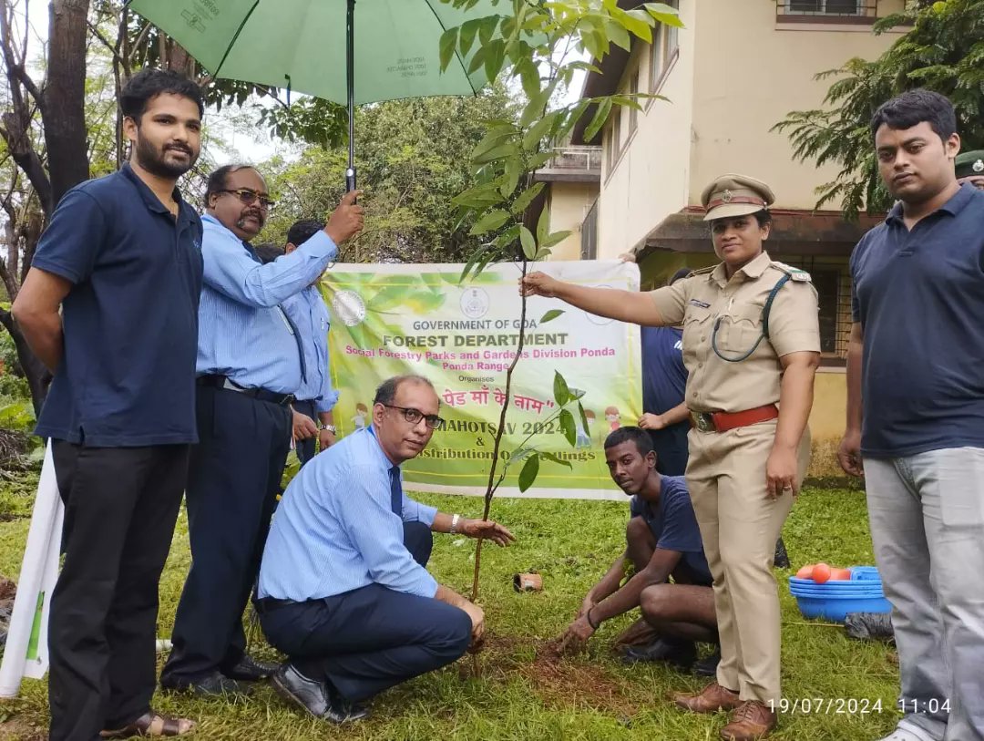dip_goa's tweet photo. YUVA, in collaboration with the Forest Department, organized plantation activities at Bal Bharati, Ribandar and at the Institute of Maritime Studies, Vasco.

@goaforests @gfdc_goa @visrane @draneofficial https://t.co/TXxQS1dwGm
