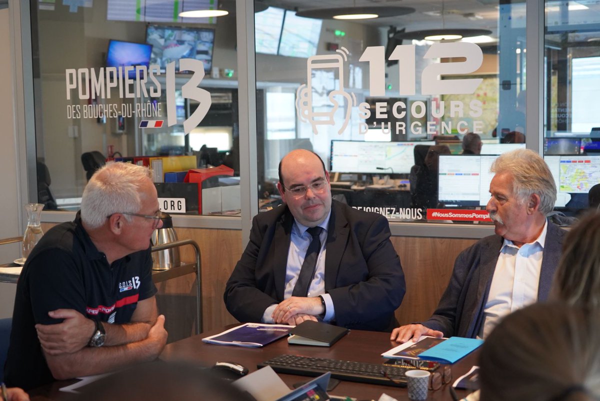 Pompiers_13's tweet photo. Les #Pompiers13 ont reçu aujourd'hui les membres du Beauvau de la @SecCivileFrance !  

L'occasion d'aborder les enjeux inhérents aux missions des acteurs de la sécurité civile.  

Tout en rappelant les nombreux défis qui se présenteront notamment au travers des #JOParis2024 https://t.co/Rf2y4kM2ef