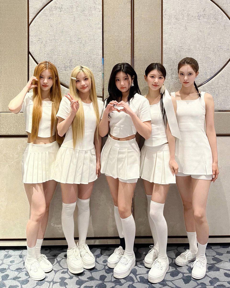 ILLIT_official's tweet photo. [#DAILY_IT]
SUPER 힘찬 응원소리에 심장이 lub-dub~💓

240719 @ 2024 TMEA
#ILLIT #아일릿 https://t.co/72Pj4mGnS8