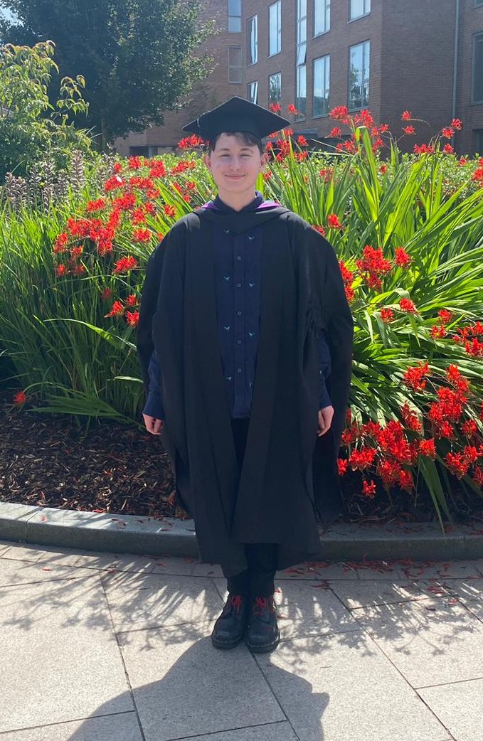 leonard_oskar's tweet photo. I graduated! With a first! Very happy ^-^ https://t.co/lpeqDZEYvG