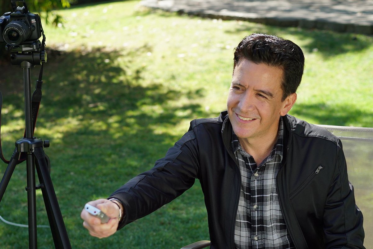 Arturo Márquez es un maestro de las apariencias. 📸 #FugitivasEnBuscaDeLaLibertad, de lunes a viernes a las 8:30 p. m. MEX #ConLasEstrellas
<a href="/Canal_Estrellas/">Las Estrellas</a>
<a href="/MemoQuintanilla/">Memo quintanilla</a> <a href="/JuanRiosDelaF/">Juan Ríos DelaFuente</a>