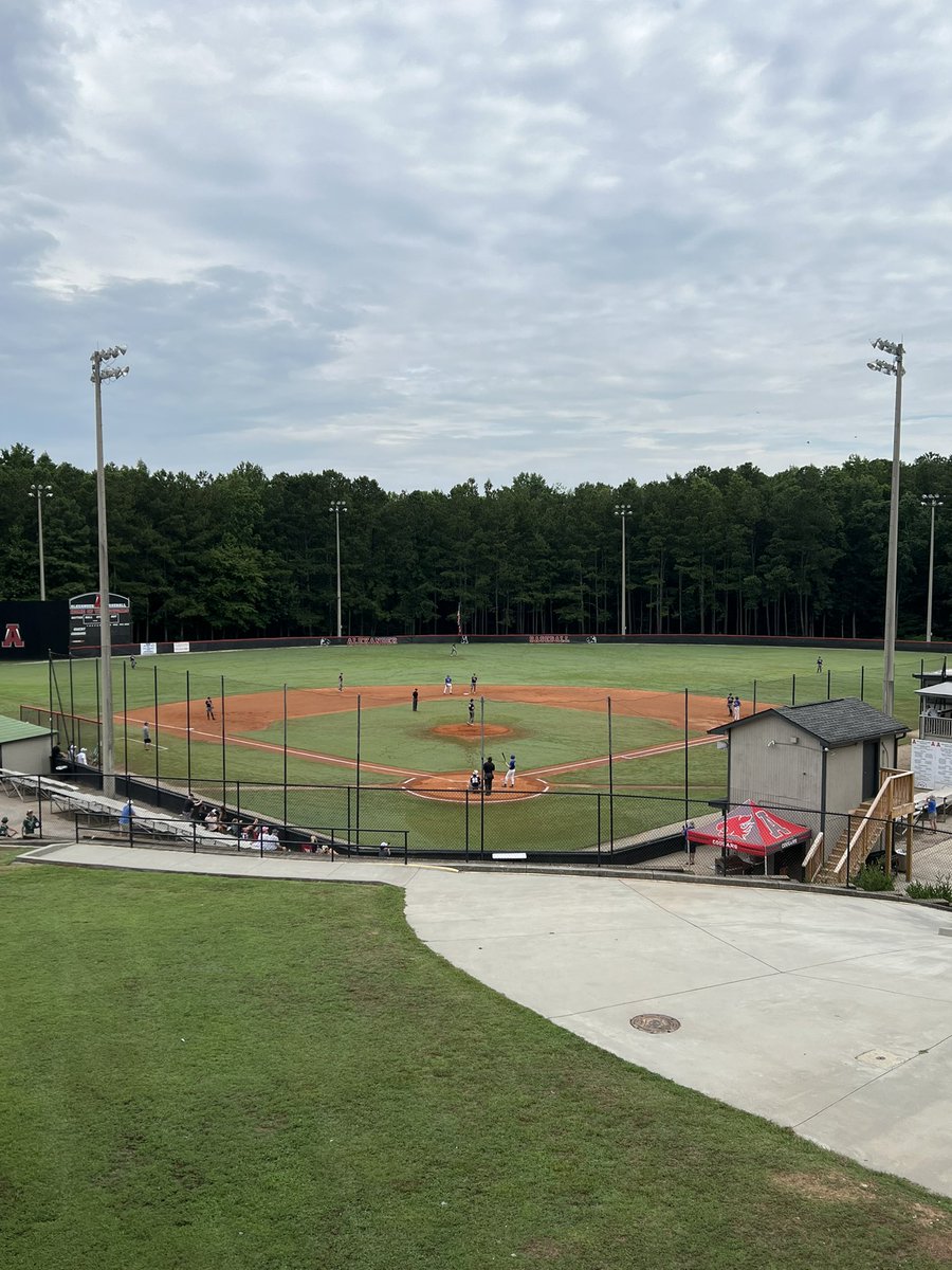 DaltonMartinez5's tweet photo. 9:11 on a Friday morning after rain yesterday and last night! Since the minute we turf planed the infield and  yearly graded the dirt, we’ve drained water off the infield at an incredible rate!! Can’t argue with result.  @clarence_mayes @PerfectGameUSA https://t.co/fjLa8IP4Ic