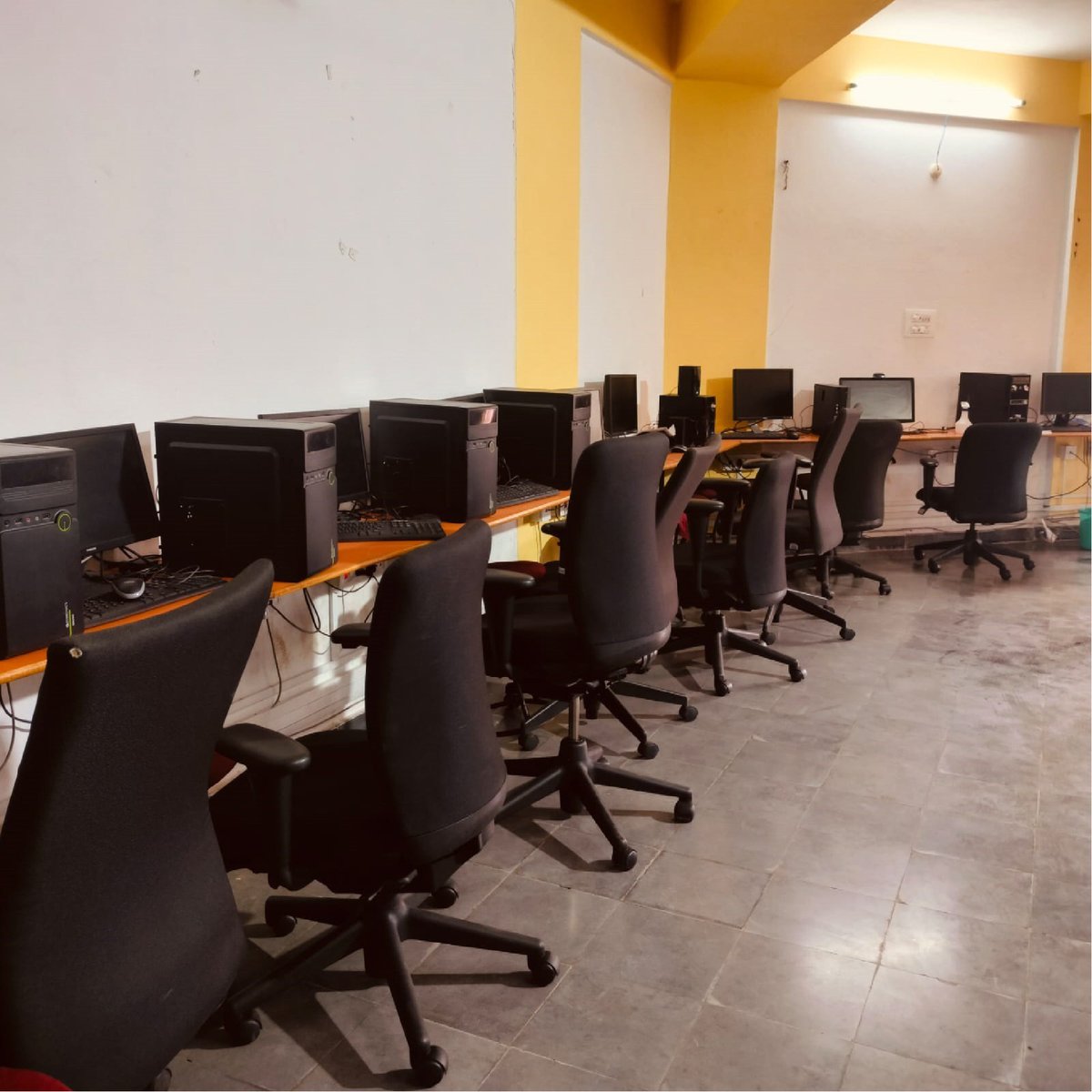 Youth2047's tweet photo. Youth of India Foundation came together with Microsoft in donating 75 ergonomic chairs to Government institutions, enhancing health and educational productivity in underserved regions. #youth2047 #CommunitySupport #makingadifference #collaborationforgood #creatingimpact #society https://t.co/zIsM69o2mf