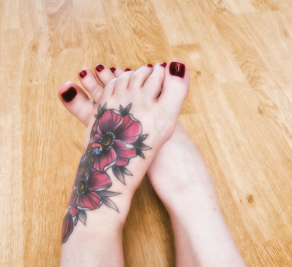 Karen_acts's tweet photo. A little bit of much needed time to myself today. Had my toes polished for the first time in two years.❤️ #lookafteryourself #timetojustbe https://t.co/gs2mCUhd8j