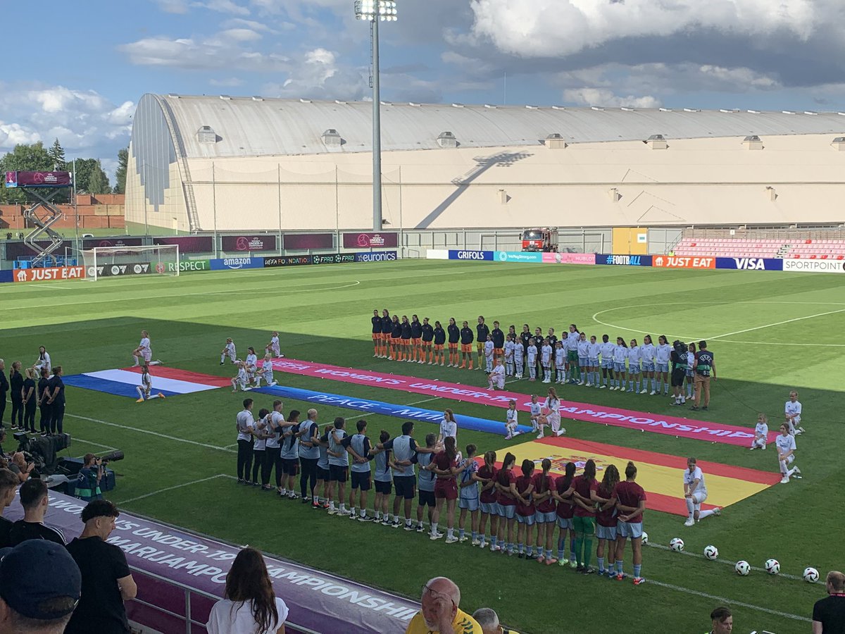Tom_Elmes's tweet image. Great experience to be able to tutor some of our @FAICoachDev women’s coaches with their analysis tasks at the  @UEFA WU19 Euros Finals in Lithuania

Well done to all involved ⚽️ 👩🏼‍🎓

#realitybasedlearning
#UEFAcoaching