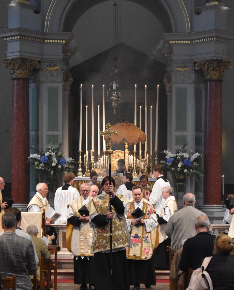 Holy Redeemer EC1 tweet media