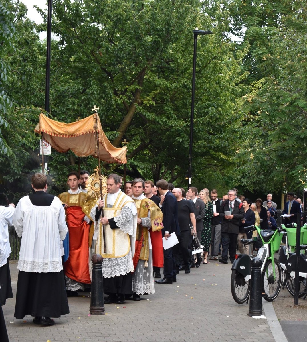 Holy Redeemer EC1 tweet media