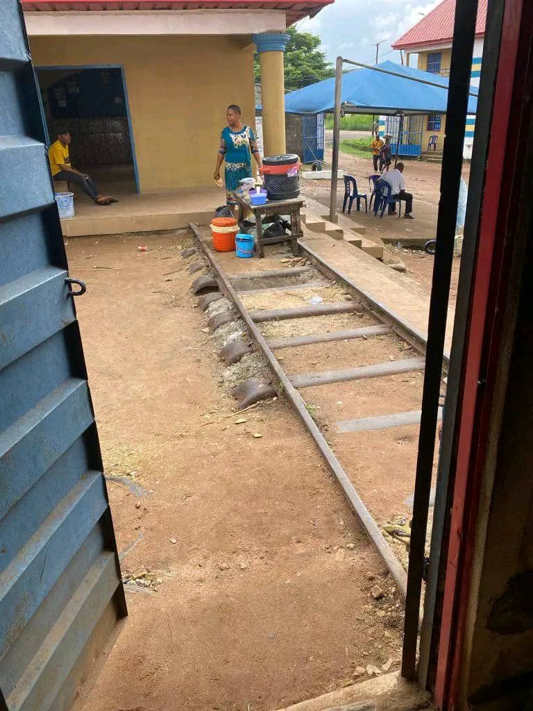 omodingjoel4's tweet image. Waiting for uganda Railways NEMA has finished its part😂😂😂😂😂😂😂
⁦@SemujjuNganda1⁩ 
⁦@CanaryMugume⁩ 
⁦@UNRA_UG⁩ 
⁦@RailwaysUganda⁩