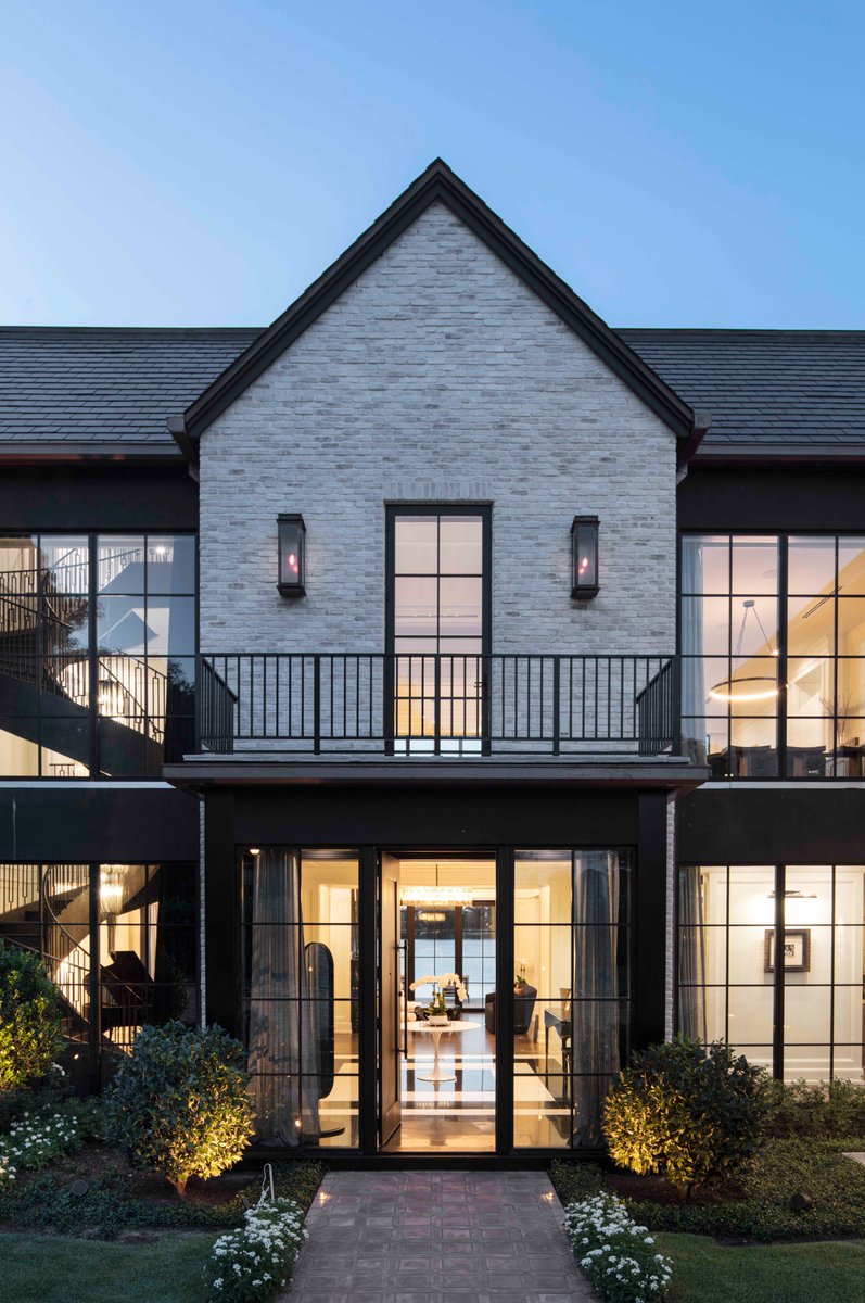 Glowing curb appeal ✨

#philkeandesigngroup #luxury #luxurylifestyle #luxurycustomhomes #ArchitectureAsArt #designbuild #luxuryliving #glow