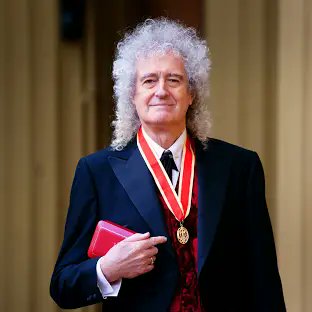 soylrodriguez's tweet photo. Buen día!
Los #ClásicosDeViernes arrancan con el Doctor...
Feliz cumpleaños @DrBrianMay (77)
3 x 1 para empezar el viernes
#TieYourMotherDown
#IWantItAll
#NowImHere
@QueenWillRock https://t.co/RwcmeLgBEb