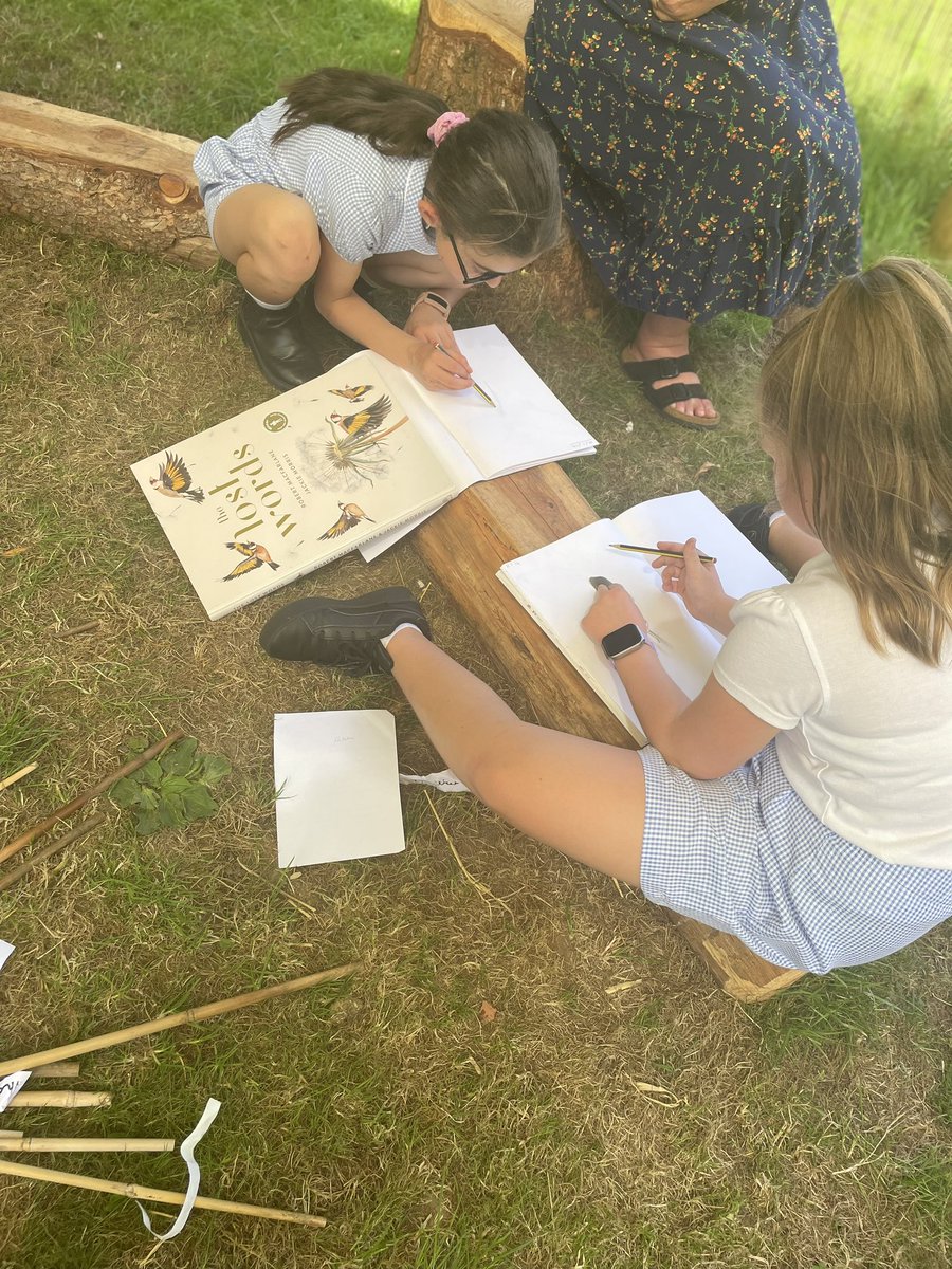 stjosephskly's tweet photo. Oak class enjoyed some sketching in outdoor learning this afternoon using nature as a focus and as a resource to colour the art work. #SJKoutdoorlearning #OakClassRule #NaturalResources #NatureArt https://t.co/9dgq0kjdhG