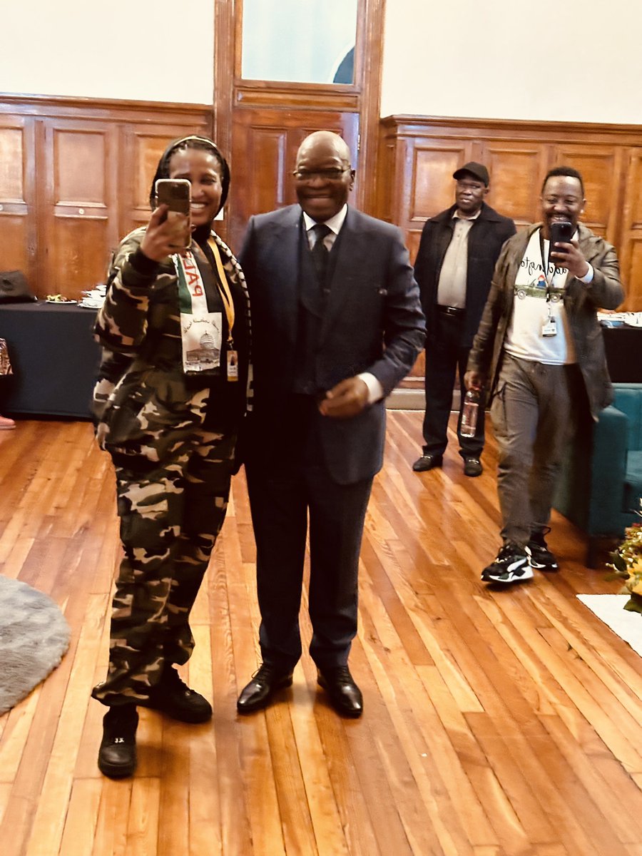 DZumaSambudla's tweet image. Bring Your Dad To Work Day 🖤…