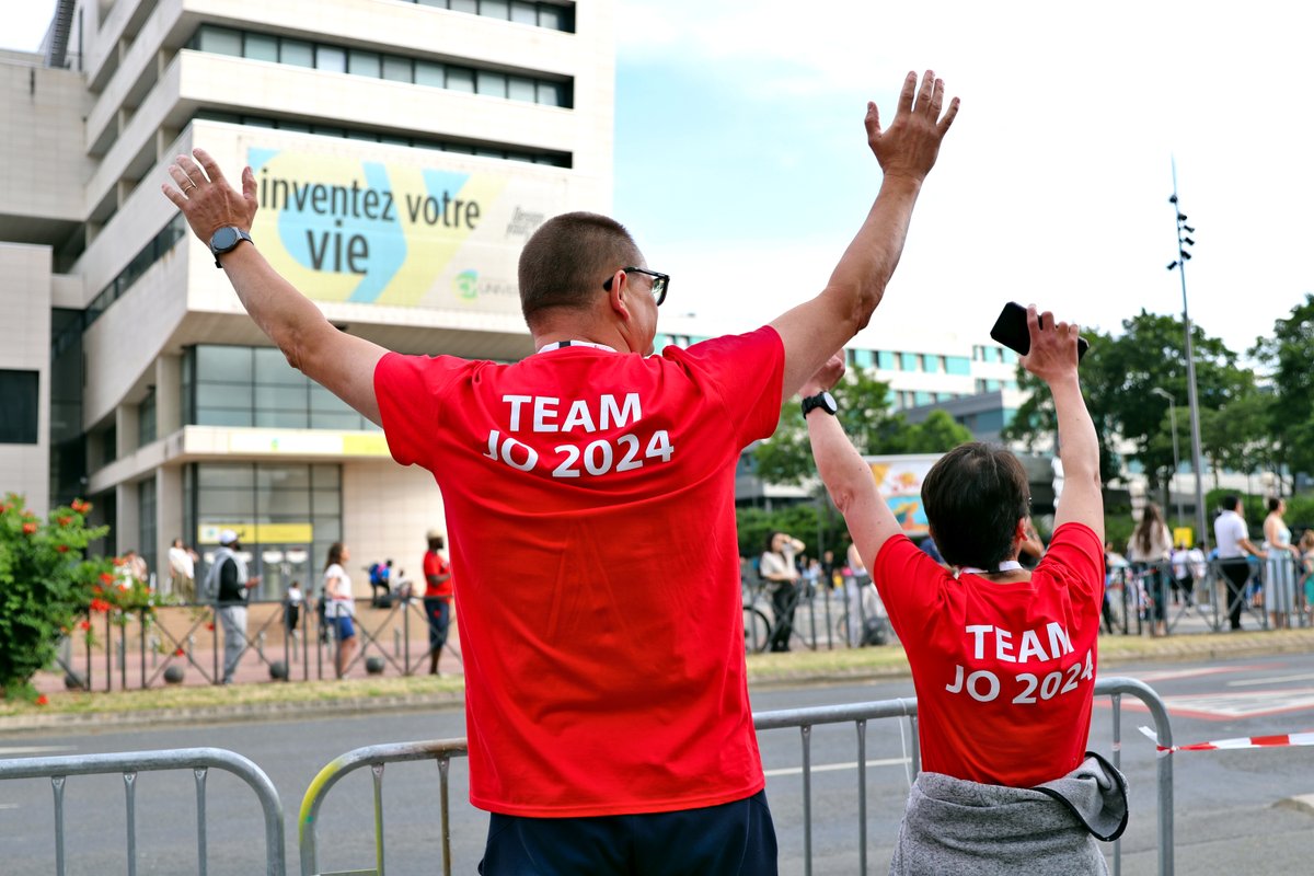 #JO2024 | Retour en images sur le passage de la flamme olympique ce matin devant CY Cergy Paris Université lors de son parcours à Pontoise et #Cergy aujourd'hui 👏🔥

Un moment riche en émotions pour notre #université qui est honorée d'avoir vécu ce moment historique ✨