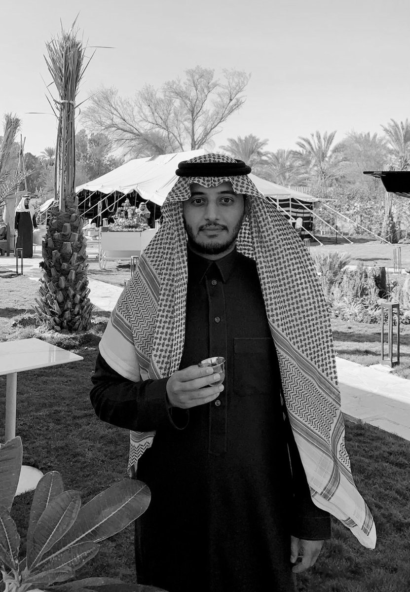 lubnaAlkhamis's tweet photo. أن تفقد أخاً في عزّ شبابه .. يعني أن يباغتك الألم ويحاصرك الشوق وترافقك الأسئلة ما حييت. 

يارب اجعل فقيدنا في مقام محبتك ورحمتك وعفوك. اللهم احسن له وارفع درجاته وأكرم منازله، واملئ صدورنا بالقبول والرضا والسلام والتسليم واجمعنا بأحبابنا في جنات النعيم 🤍 

#محمد_عصام_الخميس https://t.co/Rck0mkvJ3X
