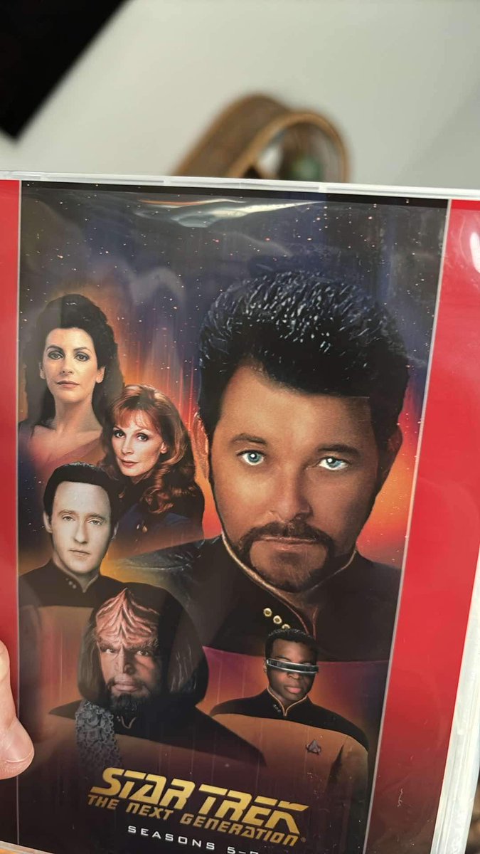 Noticed this airbrushed riker on one of my TNG remaster cases and I’m losing it