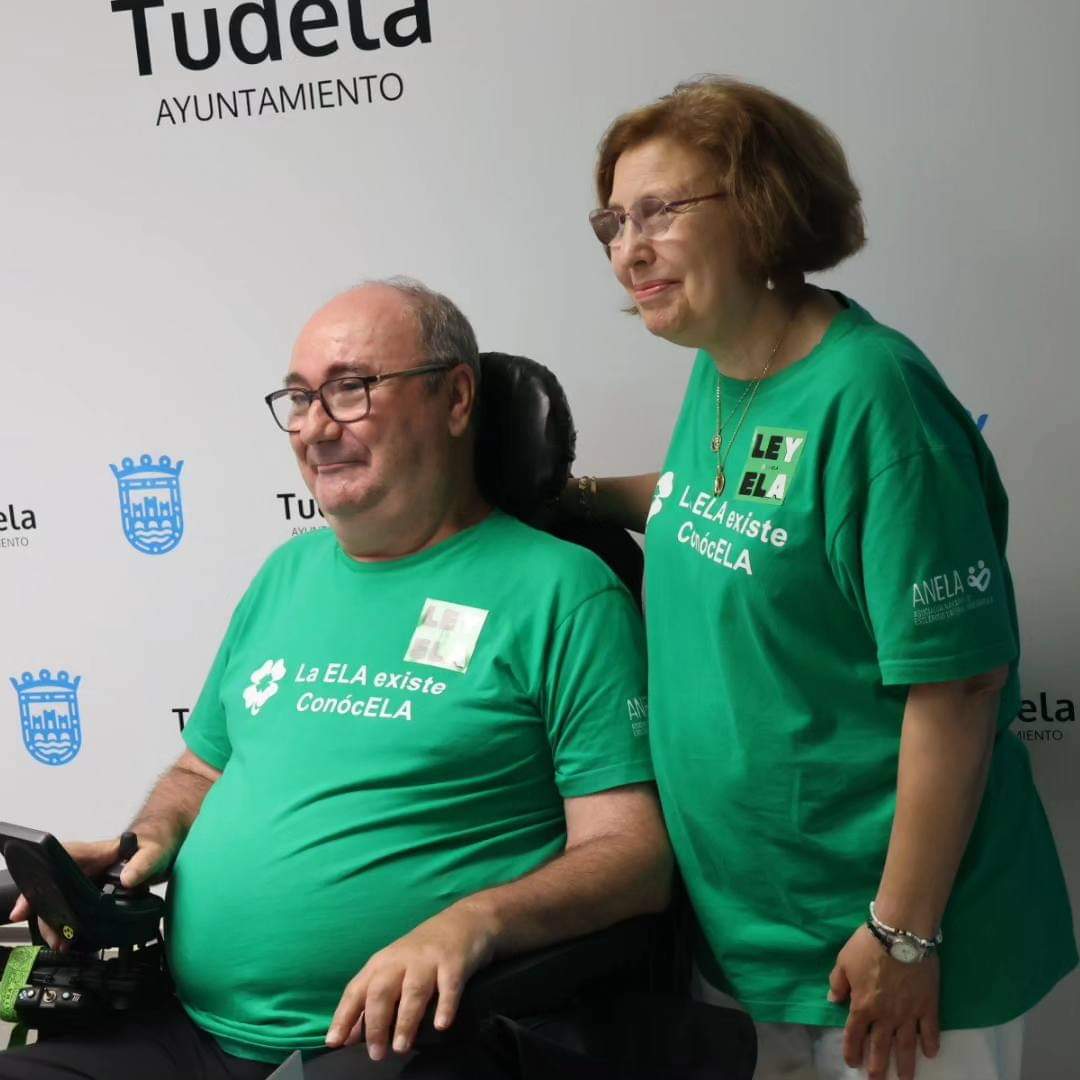 eneko_larrarte's tweet photo. Enhorabuena a esta pareja que simboliza la lucha por una #LeyELA

Acierto de elección para tirar el cohete de #Tudela!

P.D.: Una pena que también esto sea capitalizado políticamente. Debería ser algo de todos no sólo del alcalde y su equipo. Ni nos han invitado a estar presentes https://t.co/O9je9Eivvh