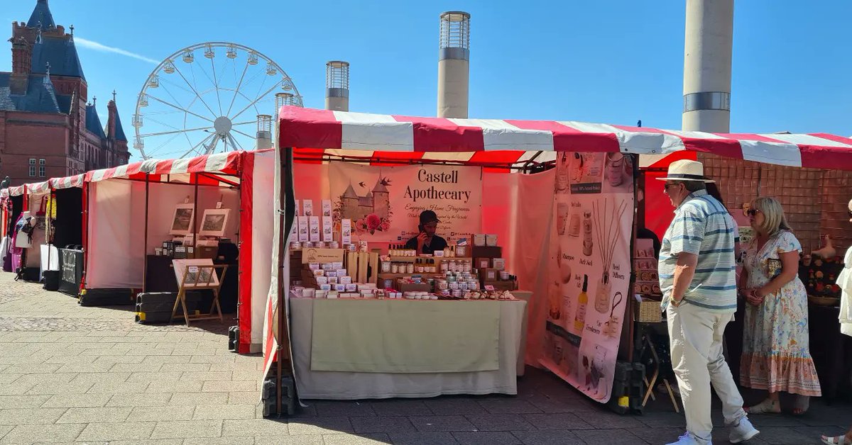CastellUK's tweet photo. Hello ☀️
Beautiful summer day in #CardiffBay
we're here for the next 3 days Come for a day out, enjoy good food and browse at #craftstalls from @craft_folk makers
See you soon xx
#Cardiff #handmadesoaps #handmade #soycandles #carfresheners #shampoobar #reducewaste #castelluk https://t.co/e3Hq7TmsnB