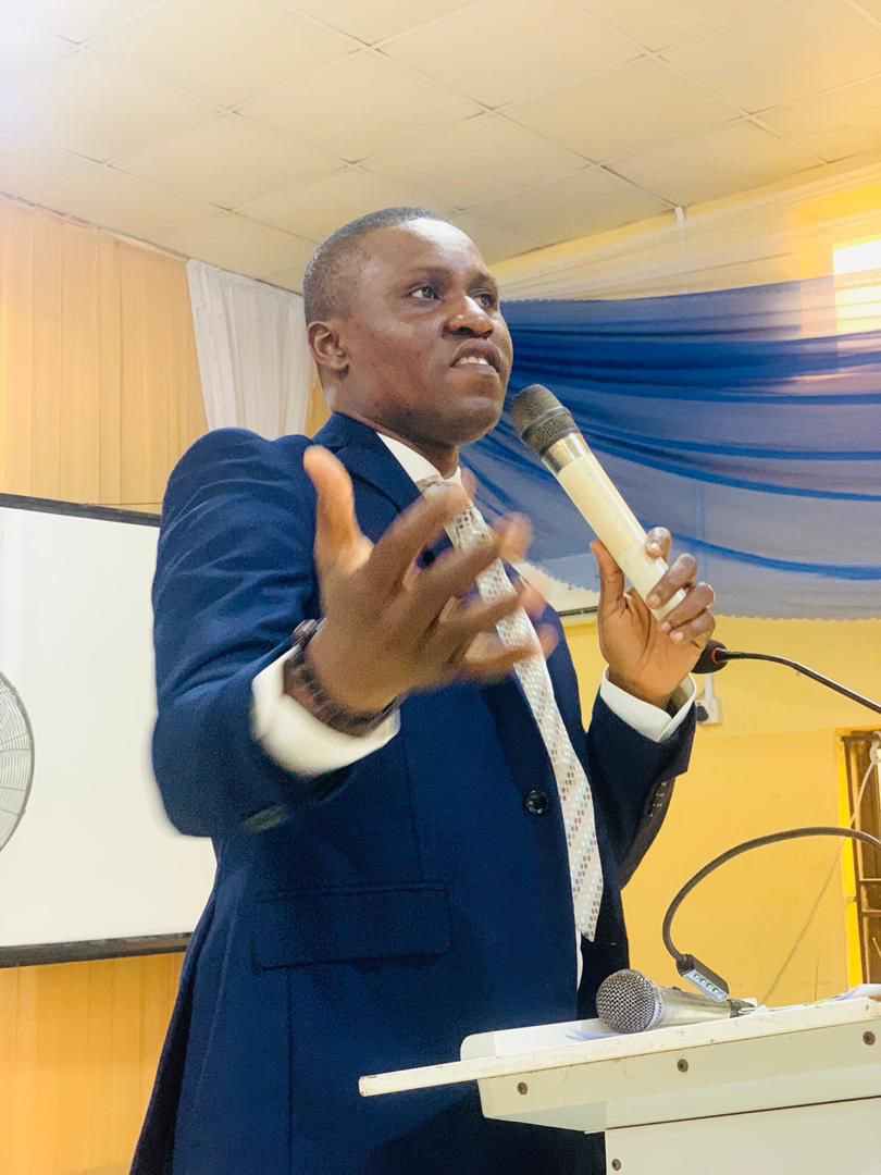 Convergence_LP's tweet image. Our team, led by Head of Chambers Mr. Kini Marcus, alongside Mr. Oluwafemi Ajisafe, gave a speech at the just concluded 5th Judicial Summit hosted by the Students Judicial Council Tai Solarin University of Education
@Alpha_Yom @kaycee4c 
#Convergencelawpractice #summit #youth