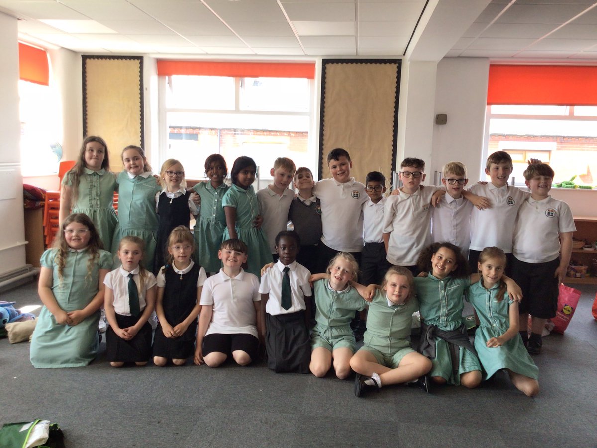 MrMolyneux's tweet photo. What a year! What an incredible class! Enjoy your well deserved Summer break Year 3! Thank you for an amazing year. ☀️😎🌈 #ParishPride @parishschool1 https://t.co/aomN405ZtZ