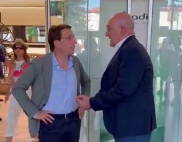 —Tengo que aguantar dos años más aquí  sin soterramiento, ni estadio, ni plan de basuras… Tú cómo la haces?
—Hablo del Atleti
—Es que soy del Real
—Ah! del Valladolid?
—No, hombre! Del Madrí