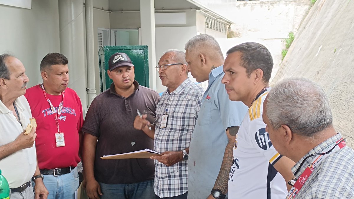 SitramecaB25's tweet photo. 🤝🏻|| En apoyo a las medidas de nuestro Pdte @NicolasMaduro, para recuperar el estado de bienestar social de la Clase Obrera, seguimos articulando desde el Patio Petare, en las áreas de Operaciones y Mtto MetroBús, el 1x10 e impulsando la App CC200 ¡Arriba en el ❤️#VotaFuturo!🫶🏻🗳️ https://t.co/mghQzGHn29