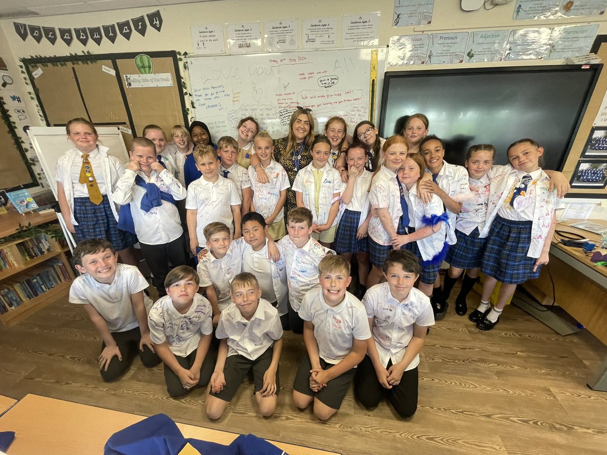 MissLuntQP's tweet photo. Q6 class of 2024 💛💙 @QueensCoEURC https://t.co/udxtYAI3Zm
