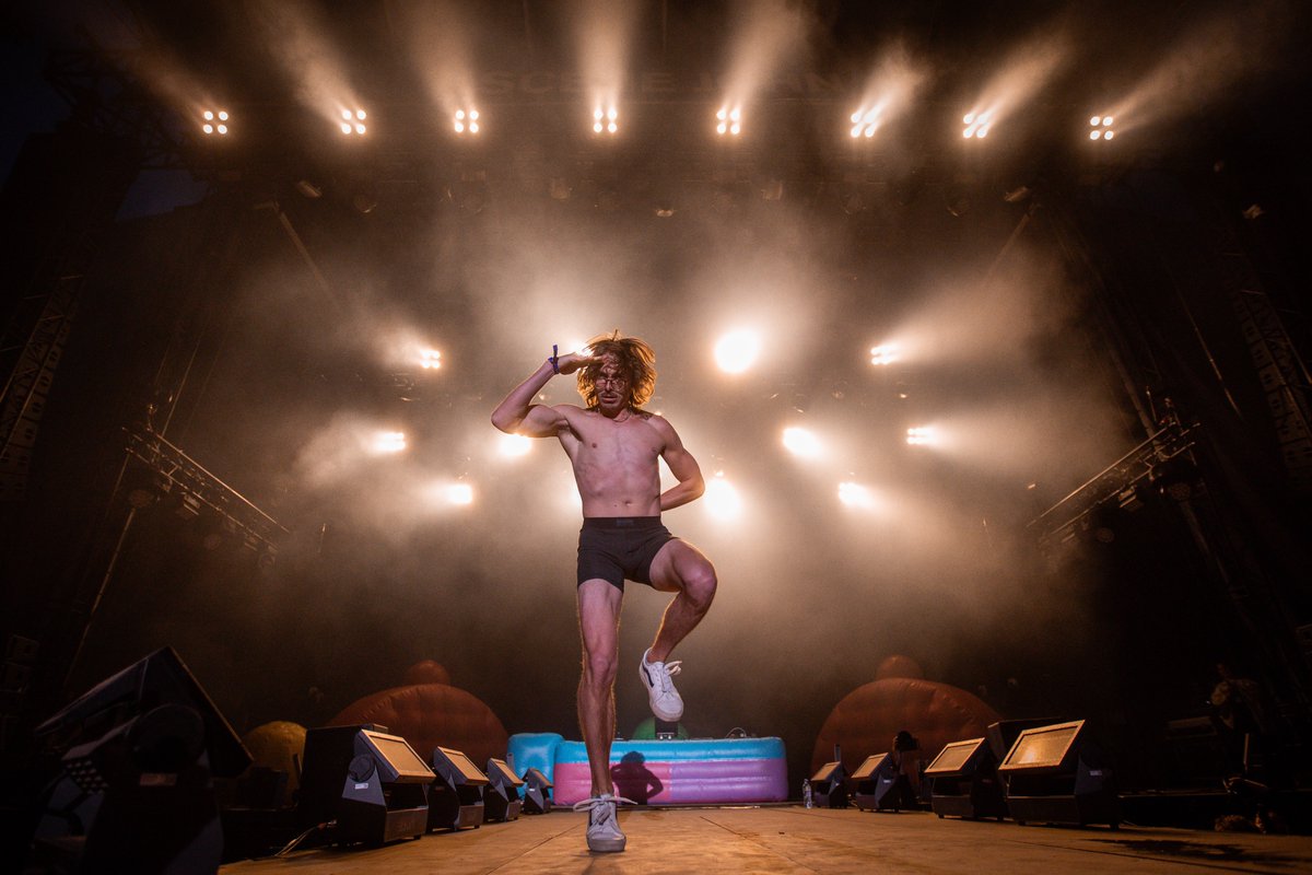 [𝗧𝗢𝗨𝗥] 1 <a href="/Zenith_Paris/">Zénith Paris - La Villette</a>, 2 <a href="/LeTrianonParis/">Le Trianon</a>, 3 festivals (@LaNuitdelErdre, @FestBeauregard, <a href="/JardinSonore/">Jardin Sonore Festival</a>) &amp; pas une date identique. 

<a href="/marcrebillet/">MARC REBILLET</a> nous aura bien fait rêver en juillet !
©Mathieu Foucher &amp; Didrik Launay Derain.