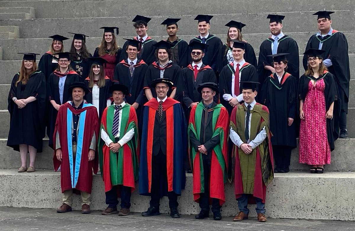 Llongyfarchiadau mawr i’n graddedigion newydd! Roedd yn braf dathlu gyda chi â’ch teuluoedd ddoe. Llongyfarchiadau arbennig hefyd i’r rhai wnaeth ennill ein gwobrau eleni. #GraddioAber
aber.ac.uk/cy/maths/news/…