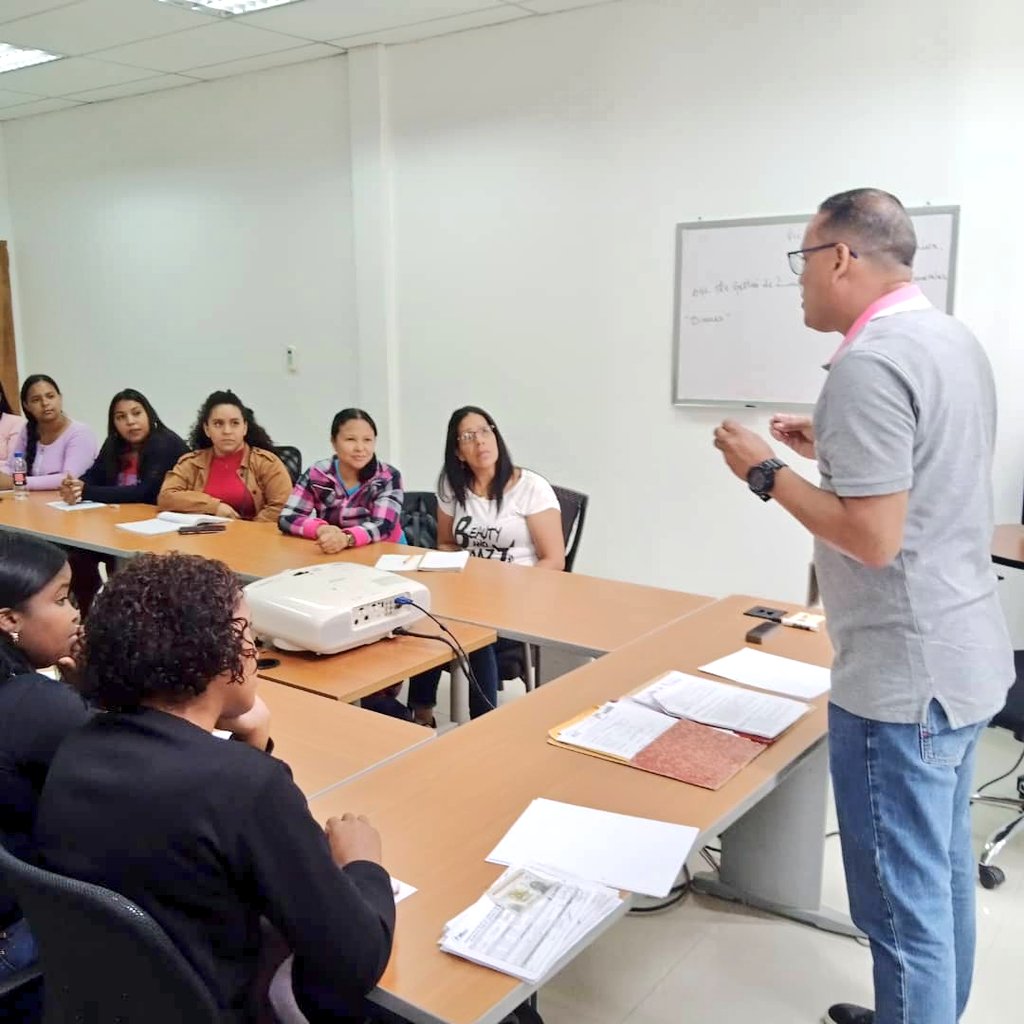 SitramecaB25's tweet photo. 🗂️|| 18 hermanos y hermanas que se integran para fortalecer al área de Servicio del Metro de Caracas 🚇 recibieron la bienvenida por parte de La Comisión de Inducciones Sindicales, Cláusula N° 91, de nuestra XII Convención Colectiva Vigente ¡Seguimos avanzando! 💪 https://t.co/nYPXMfCFqH
