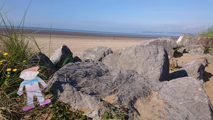 At lunch time we sat at the beach with Flat Stanley. Swansea is a city on the Coast, so the sea is always nearby. Even when you are at work or the university. It was a very important in the past, making lots of copper. Legend says that fierce warriors called the Vikings first built Swansea as a port for their boats.
