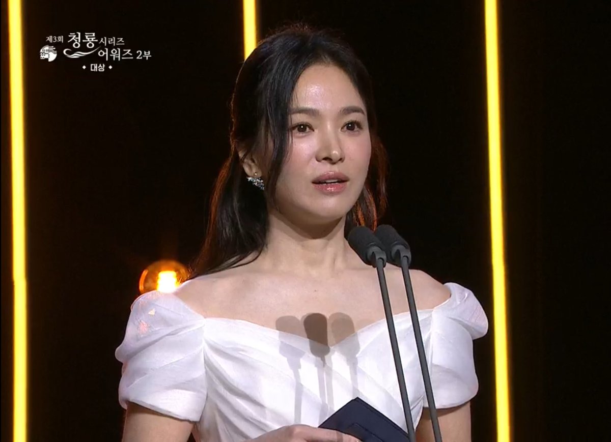 🥹🥹🥹🤍🤍🤍
#SongHyeKyo 
#3rdBlueDragonSeriesAwards