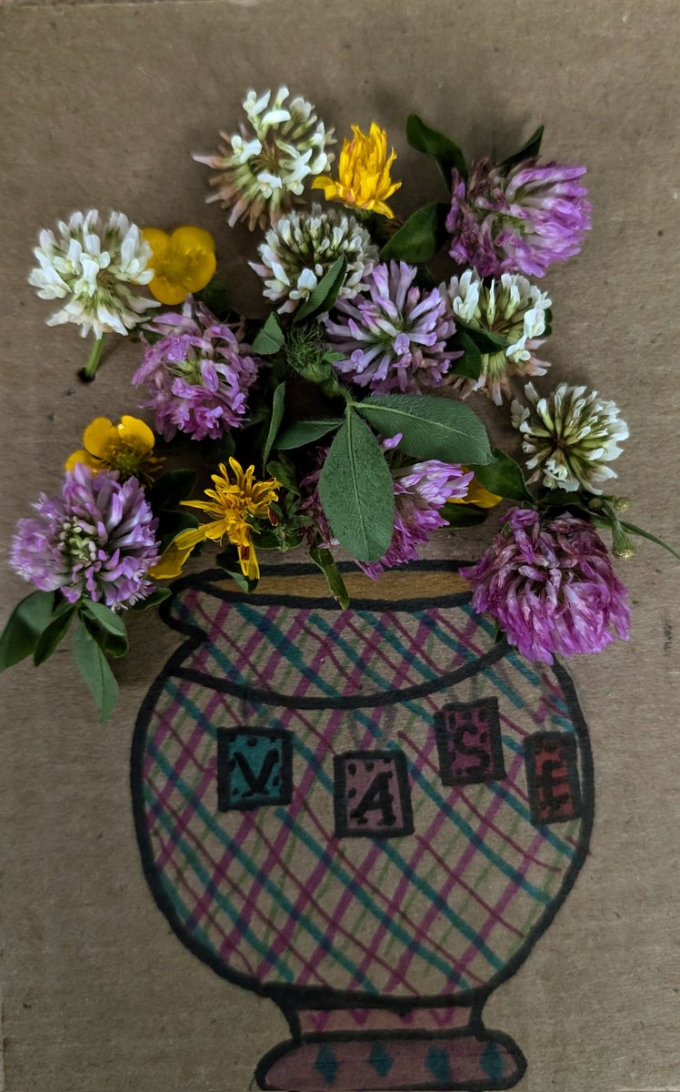 shawnechastko's tweet photo. Arrangements created from flowers on the playground. @burnabyschools

#flowervase #flowers  #artseducation #artsed #summerart #summersession #summerclasses #summerlearning #kidsart #kidscreate https://t.co/CWlgIRMLWQ