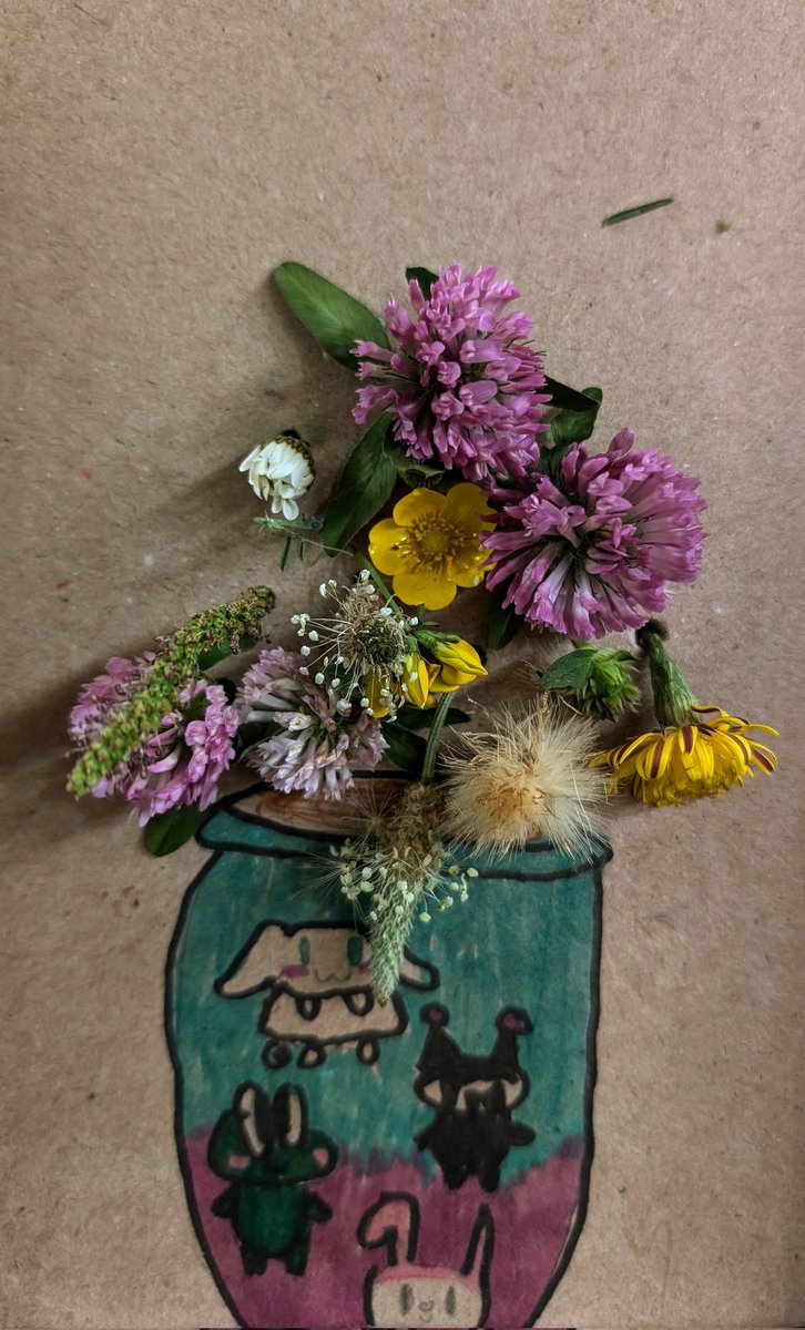 shawnechastko's tweet photo. Arrangements created from flowers on the playground. @burnabyschools

#flowervase #flowers  #artseducation #artsed #summerart #summersession #summerclasses #summerlearning #kidsart #kidscreate https://t.co/CWlgIRMLWQ