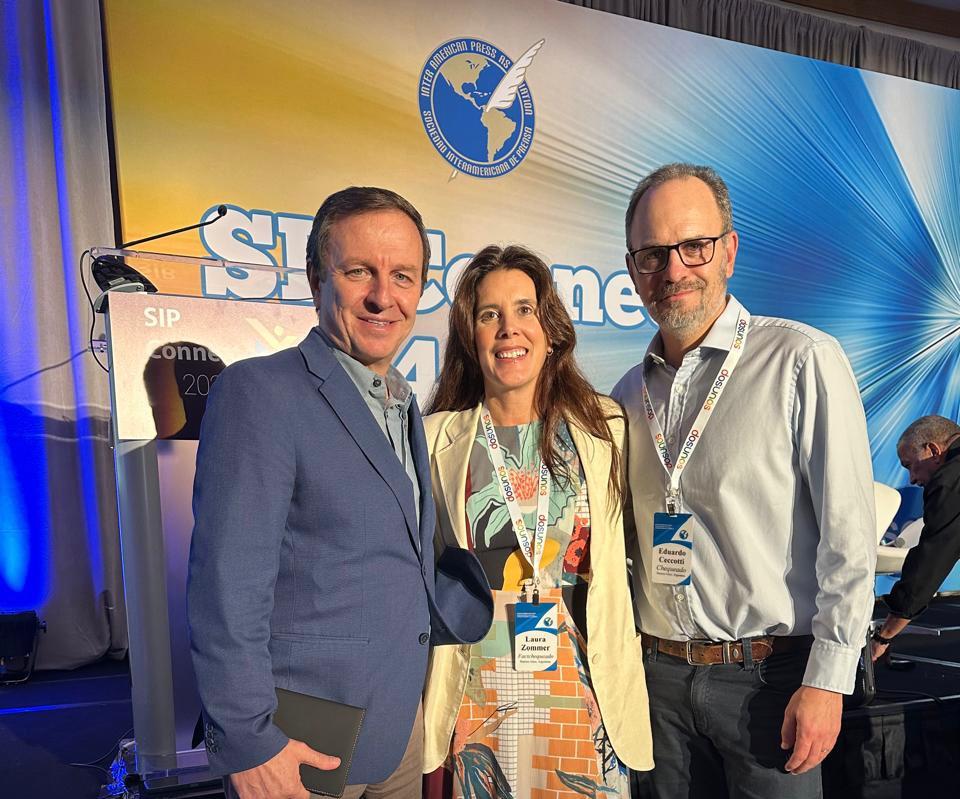 factchequeado's tweet photo. 🚀#SIPCONNECT2024. ¡Un honor ser parte de la conferencia anual que organiza @sip_oficial, en Miami! Nuestra CEO, @lauzommer y @EduCeccotti, de @Chequeado compartieron aprendizajes y desafíos para combatir la desinformación. https://t.co/ixUhu0CJtV