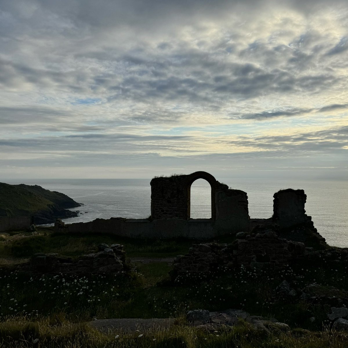 sarahmcquaid's tweet photo. Another lovely family #walk yesterday evening, from @NTSouthWest #Botallack along @swcoastpath to @nationaltrust #LevantMine &amp; back. So grateful to live in this beautiful part of the world &amp; to have my wonderful family around me – I know I’m lucky &amp; I don’t take it for granted. https://t.co/Tfl0FRyfBb